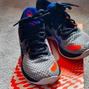 Boys Nike Basketball shoe size 7